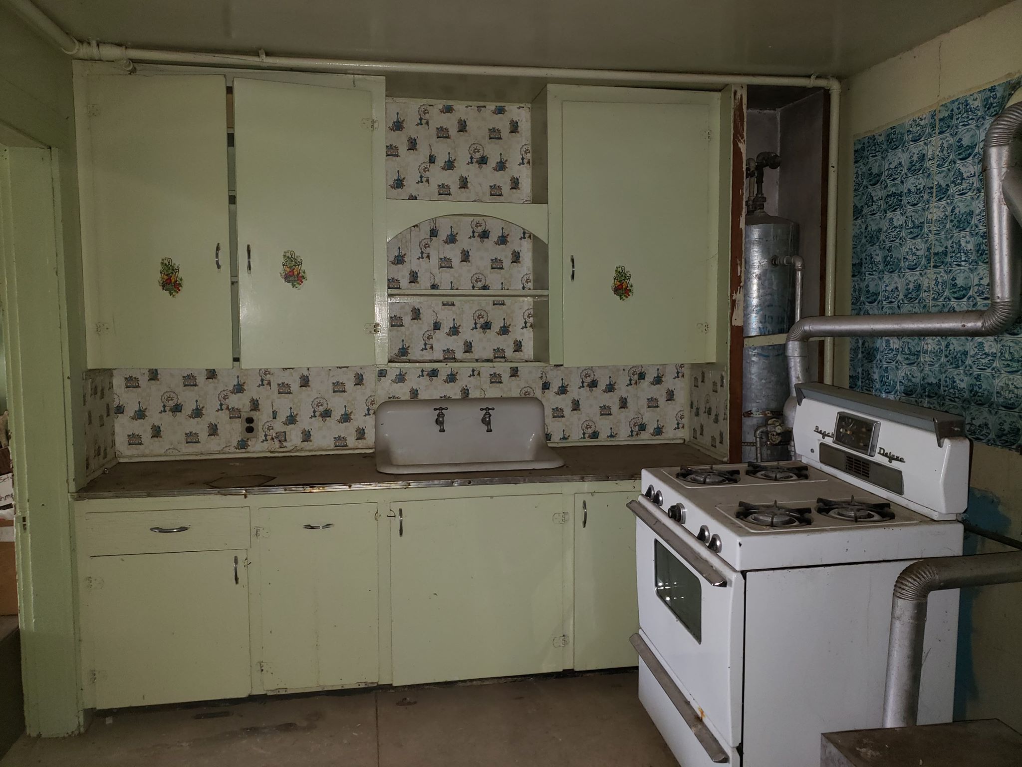 1950s kitchen of the Jobber's House.