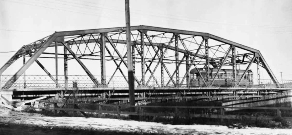 A Calgary Municipal Railway streetcar crossing over the Elbow River on the 9th Avenue SE Bridge in 1921.