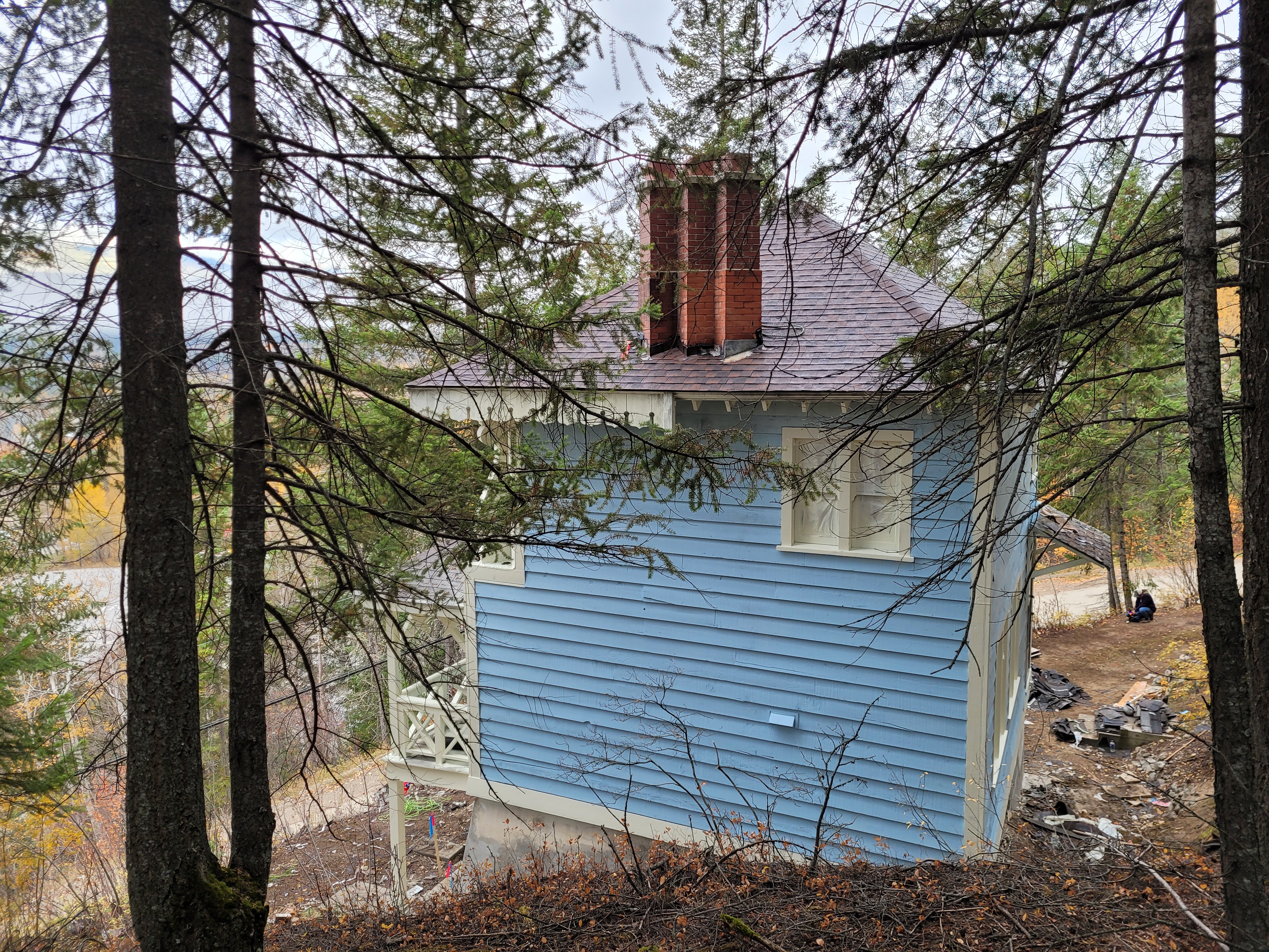 Behind the blue chalet, on a steep forested hill. Taken during documentation and renovations, October 2023. From Capture2Preserv project.