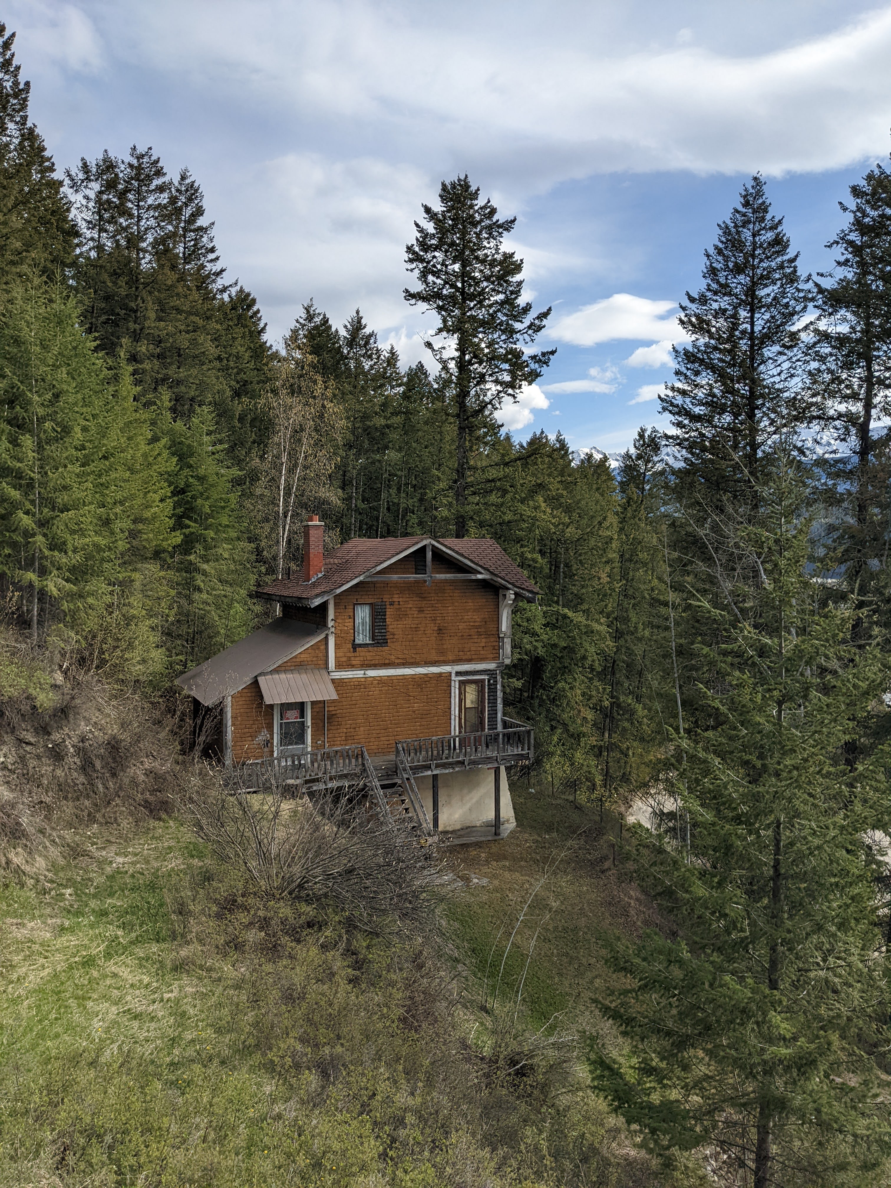 Brown chalet during documentation in May 2022. From Capture2Preserv project. Taken from the balcony of the Edward Feuz chalet.