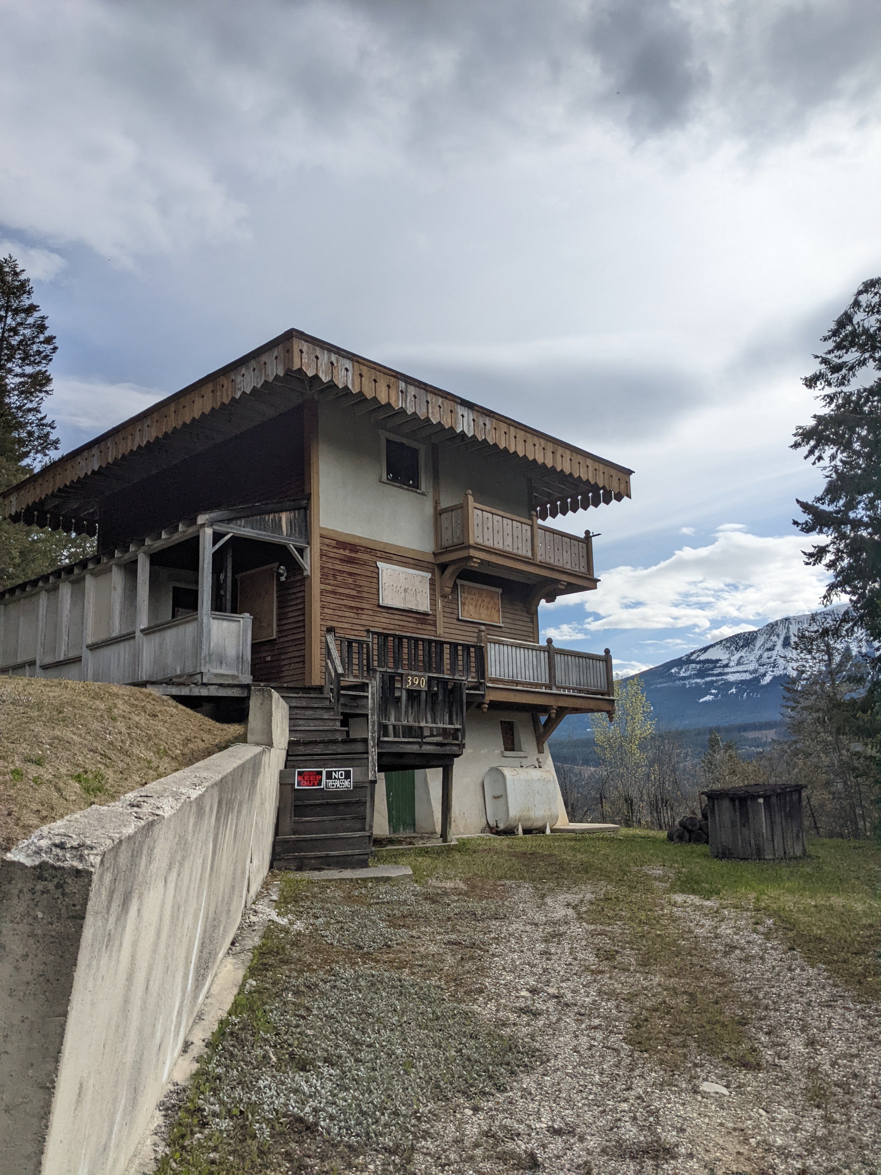 Driveway into the pagoda chalet taken during documentation of Edward Fuez's chalet in May 2022. From Capture2Preserv project.