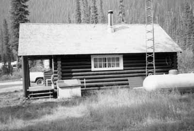 The Takakkaw Falls Warden's Patrol Cabin in 1998. Photo from Parks Canada.